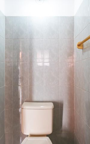 Casa de condomínio à venda com 225m², 3 quartos e 3 vagas Casa de condomínio à venda com 225m², 3 quartos e 3 vagasBanheiro de serviço