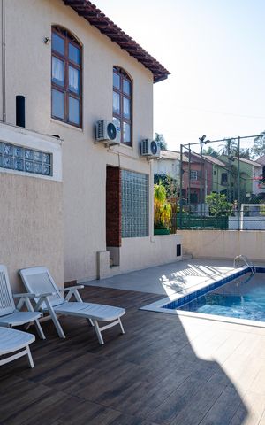 Casa de condomínio à venda com 225m², 3 quartos e 3 vagas Casa de condomínio à venda com 225m², 3 quartos e 3 vagasÁrea comum - Piscina