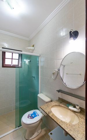 Casa de condomínio à venda com 225m², 3 quartos e 3 vagas Casa de condomínio à venda com 225m², 3 quartos e 3 vagasBanheiro Social