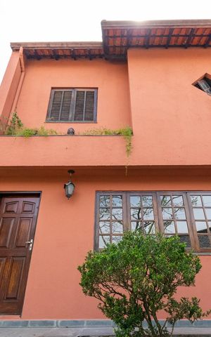 Casa de condomínio à venda com 225m², 3 quartos e 3 vagas Casa de condomínio à venda com 225m², 3 quartos e 3 vagasFachada da casa