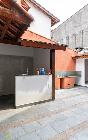 Casa de condomínio à venda com 225m², 3 quartos e 3 vagas Casa de condomínio à venda com 225m², 3 quartos e 3 vagasQuintal