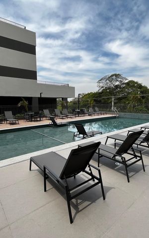 Apartamento à venda com 155m², 3 quartos e 2 vagas Apartamento à venda com 155m², 3 quartos e 2 vagasÁrea comum - Piscina