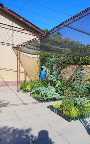 Casa à venda com 837m², 3 quartos e 2 vagasHorta