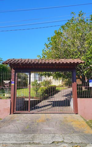 Casa à venda com 837m², 3 quartos e 2 vagasFachada