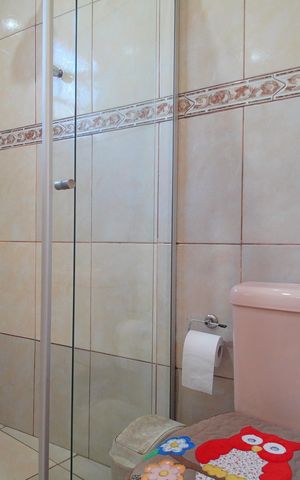 Casa à venda com 837m², 3 quartos e 2 vagasBanheiro 2