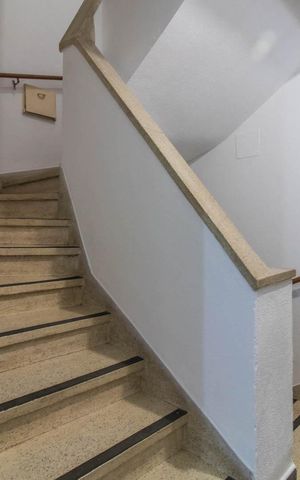 Apartamento à venda com 56m², 2 quartos e sem vagaEscada