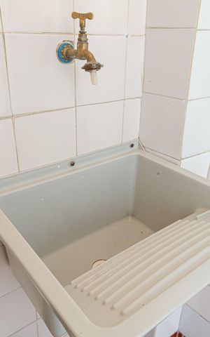 Apartamento à venda com 70m², 2 quartos e sem vaga Apartamento à venda com 70m², 2 quartos e sem vagaBanheiro de Serviço