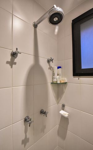 Apartamento para alugar com 191m², 3 quartos e 3 vagasChuveiro do banheiro da Suíte 3