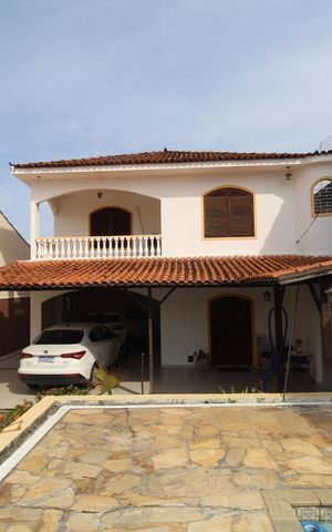 Casa para alugar com 599m², 6 quartos e 6 vagasFrente da casa