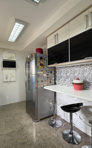 Casa à venda com 167m², 3 quartos e 3 vagas Casa à venda com 167m², 3 quartos e 3 vagasCozinha