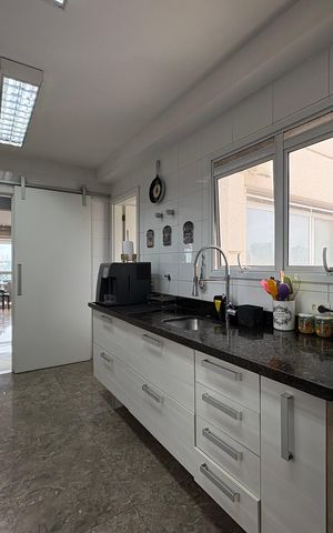 Casa à venda com 167m², 3 quartos e 3 vagas Casa à venda com 167m², 3 quartos e 3 vagasCozinha