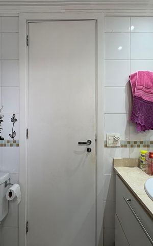Casa à venda com 167m², 3 quartos e 3 vagas Casa à venda com 167m², 3 quartos e 3 vagasBanheiro da suíte 1