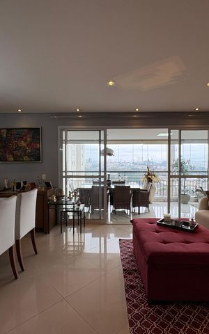 Casa à venda com 167m², 3 quartos e 3 vagas Casa à venda com 167m², 3 quartos e 3 vagasSala