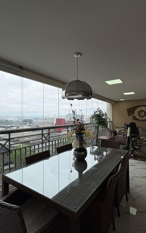 Casa à venda com 167m², 3 quartos e 3 vagas Casa à venda com 167m², 3 quartos e 3 vagasSacada