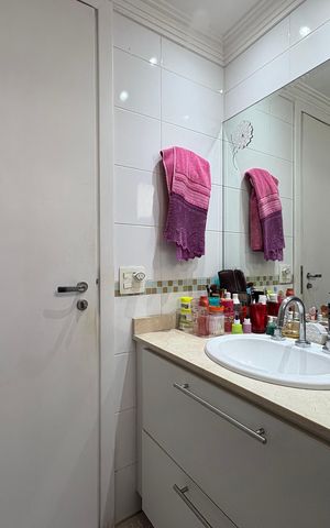 Casa à venda com 167m², 3 quartos e 3 vagas Casa à venda com 167m², 3 quartos e 3 vagasBanheiro da suíte 1