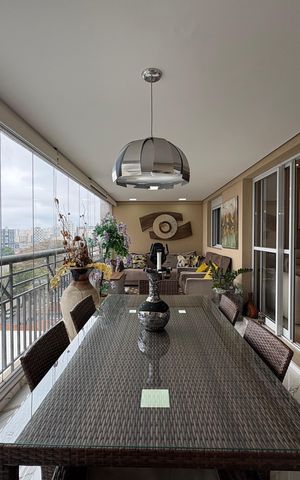 Casa à venda com 167m², 3 quartos e 3 vagas Casa à venda com 167m², 3 quartos e 3 vagasSacada