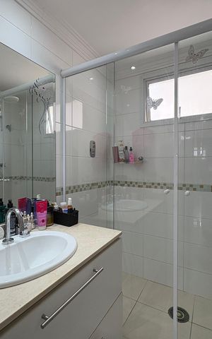 Casa à venda com 167m², 3 quartos e 3 vagas Casa à venda com 167m², 3 quartos e 3 vagasBanheiro da suíte 1