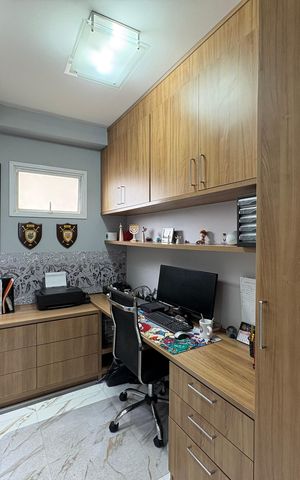 Casa à venda com 167m², 3 quartos e 3 vagas Casa à venda com 167m², 3 quartos e 3 vagasEscritório