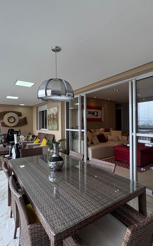 Casa à venda com 167m², 3 quartos e 3 vagas Casa à venda com 167m², 3 quartos e 3 vagasSacada
