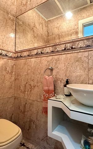 Apartamento à venda com 280m², 5 quartos e 1 vaga Apartamento à venda com 280m², 5 quartos e 1 vagaLavabo