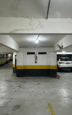 Apartamento à venda com 280m², 5 quartos e 1 vaga Apartamento à venda com 280m², 5 quartos e 1 vagaGaragem