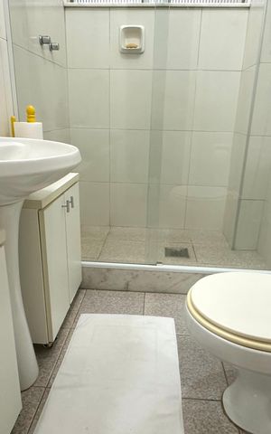 Apartamento à venda com 280m², 5 quartos e 1 vaga Apartamento à venda com 280m², 5 quartos e 1 vagaBanheiro de Serviço