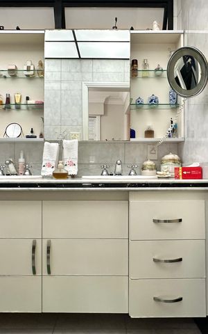 Apartamento à venda com 280m², 5 quartos e 1 vaga Apartamento à venda com 280m², 5 quartos e 1 vagaBanheiro da Suíte