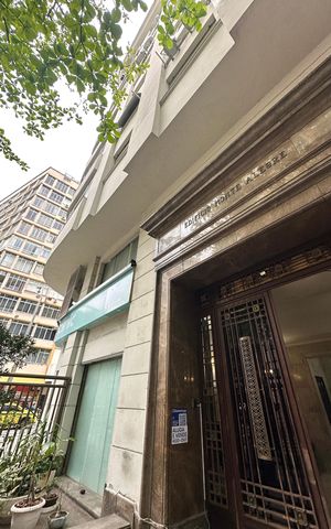 Apartamento à venda com 280m², 5 quartos e 1 vaga Apartamento à venda com 280m², 5 quartos e 1 vagaFachada