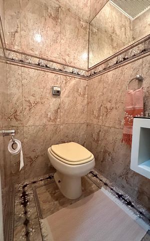 Apartamento à venda com 280m², 5 quartos e 1 vaga Apartamento à venda com 280m², 5 quartos e 1 vagaLavabo