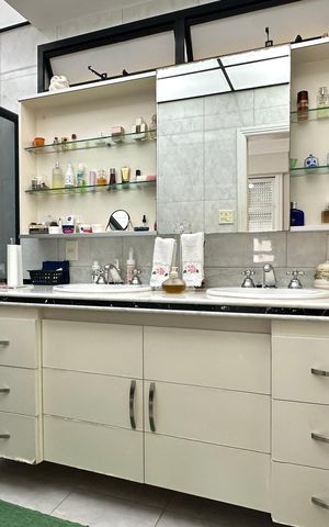 Apartamento à venda com 280m², 5 quartos e 1 vaga Apartamento à venda com 280m², 5 quartos e 1 vagaBanheiro da Suíte