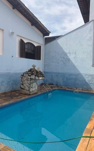 Casa à venda com 260m², 3 quartos e 2 vagas Casa à venda com 260m², 3 quartos e 2 vagasÁrea Externa