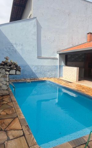 Casa à venda com 260m², 3 quartos e 2 vagas Casa à venda com 260m², 3 quartos e 2 vagasÁrea Externa