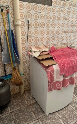 Casa à venda com 260m², 3 quartos e 2 vagas Casa à venda com 260m², 3 quartos e 2 vagasÁrea de Serviço