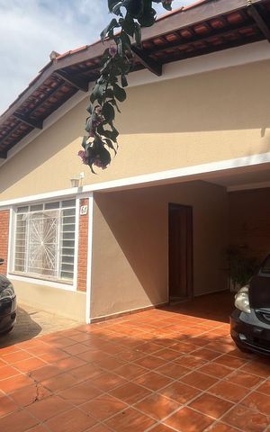 Casa à venda com 260m², 3 quartos e 2 vagas Casa à venda com 260m², 3 quartos e 2 vagasGaragem