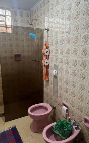 Casa à venda com 260m², 3 quartos e 2 vagas Casa à venda com 260m², 3 quartos e 2 vagasBanheiro