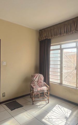 Casa à venda com 260m², 3 quartos e 2 vagas Casa à venda com 260m², 3 quartos e 2 vagasSala