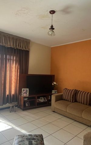 Casa à venda com 260m², 3 quartos e 2 vagas Casa à venda com 260m², 3 quartos e 2 vagasSala