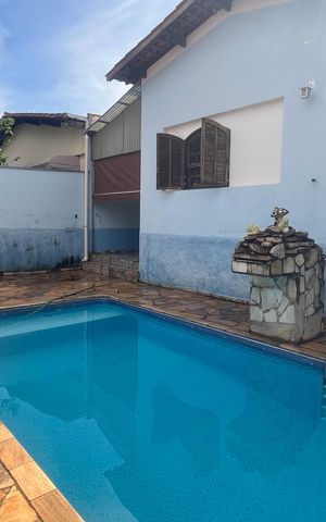 Casa à venda com 260m², 3 quartos e 2 vagas Casa à venda com 260m², 3 quartos e 2 vagasÁrea Externa
