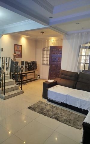 Casa à venda com 320m², 3 quartos e 7 vagas Casa à venda com 320m², 3 quartos e 7 vagasSala