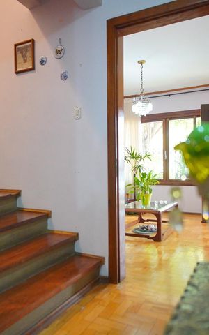 Casa à venda com 300m², 4 quartos e sem vagaEscada - PISO 2
