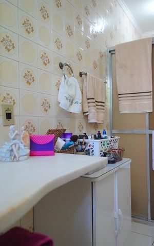Casa à venda com 300m², 4 quartos e sem vagaBanheiro da Suíte 2
