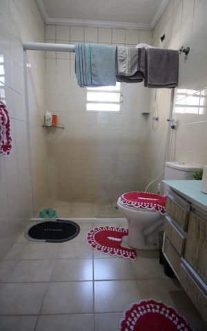 Casa à venda com 133m², 3 quartos e 1 vagaBanheiro