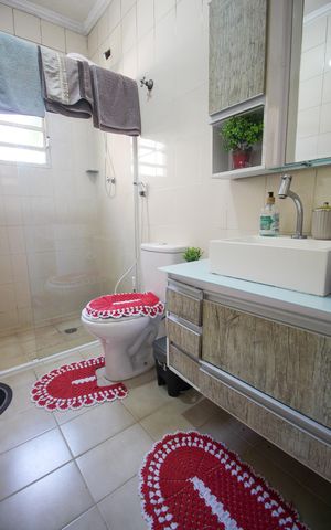 Casa à venda com 133m², 3 quartos e 1 vagaBanheiro