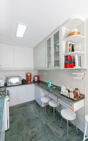 Casa à venda com 360m², 3 quartos e 4 vagas Casa à venda com 360m², 3 quartos e 4 vagasCozinha