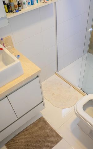 Apartamento à venda com 96m², 2 quartos e 2 vagas Apartamento à venda com 96m², 2 quartos e 2 vagasBanheiro da Suíte