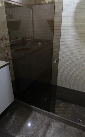 Casa de condomínio à venda com 724m², 4 quartos e 3 vagasBanheiro da Suíte
