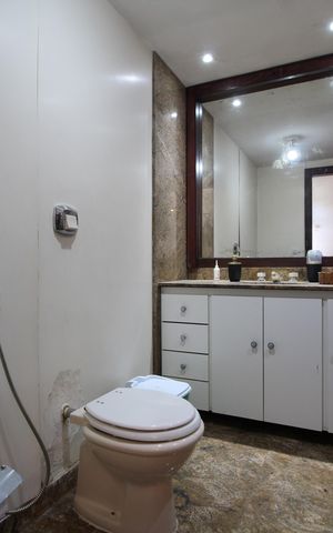 Casa de condomínio à venda com 724m², 4 quartos e 3 vagasBanheiro da Suíte 2