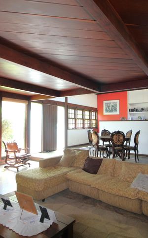 Casa de condomínio à venda com 724m², 4 quartos e 3 vagasSala