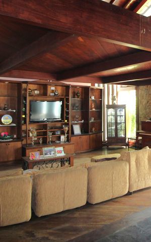 Casa de condomínio à venda com 724m², 4 quartos e 3 vagasSala