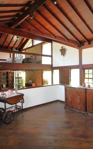 Casa de condomínio à venda com 724m², 4 quartos e 3 vagasSala